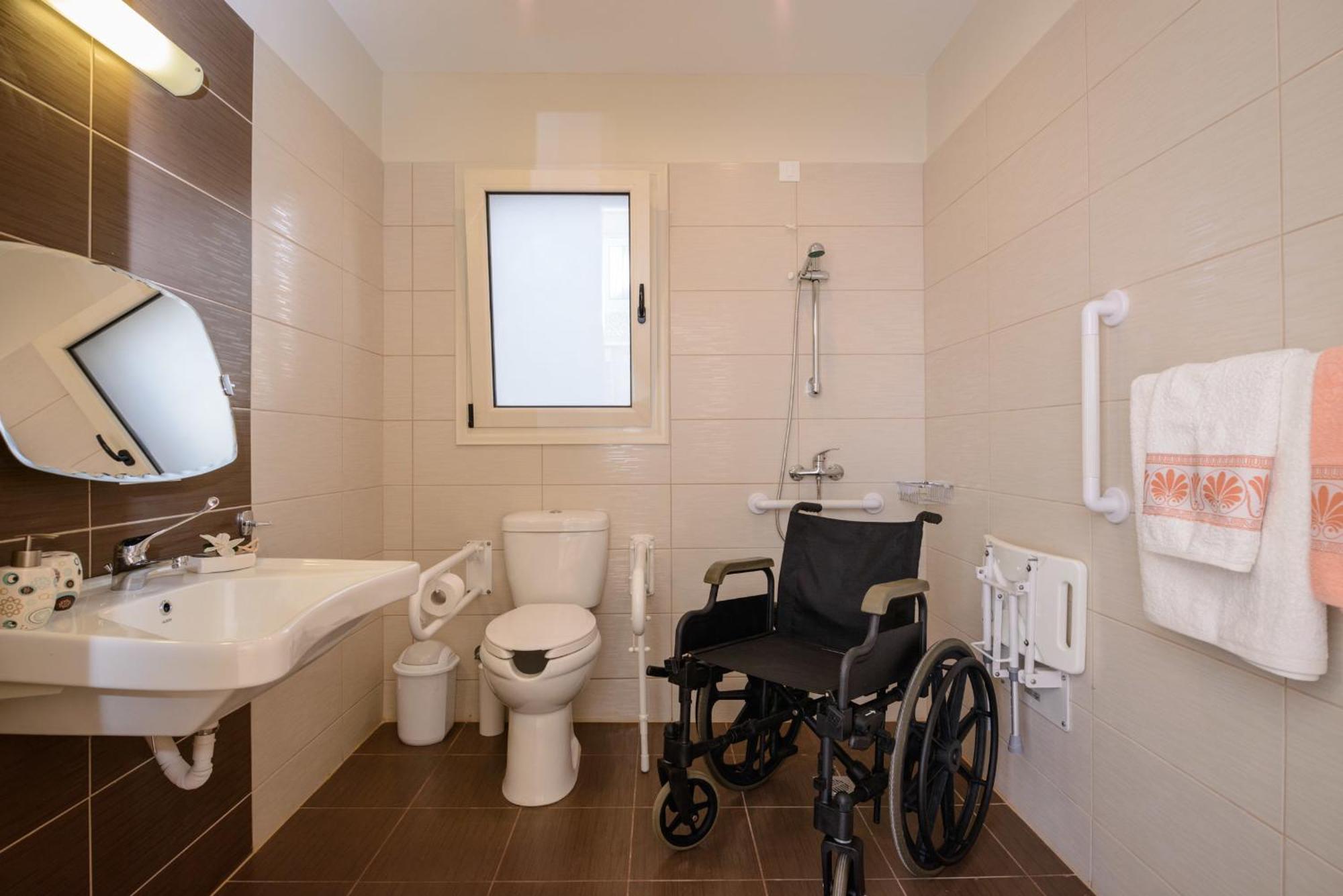 Aksos Suites Accessible Accommodation Agia  الغرفة الصورة